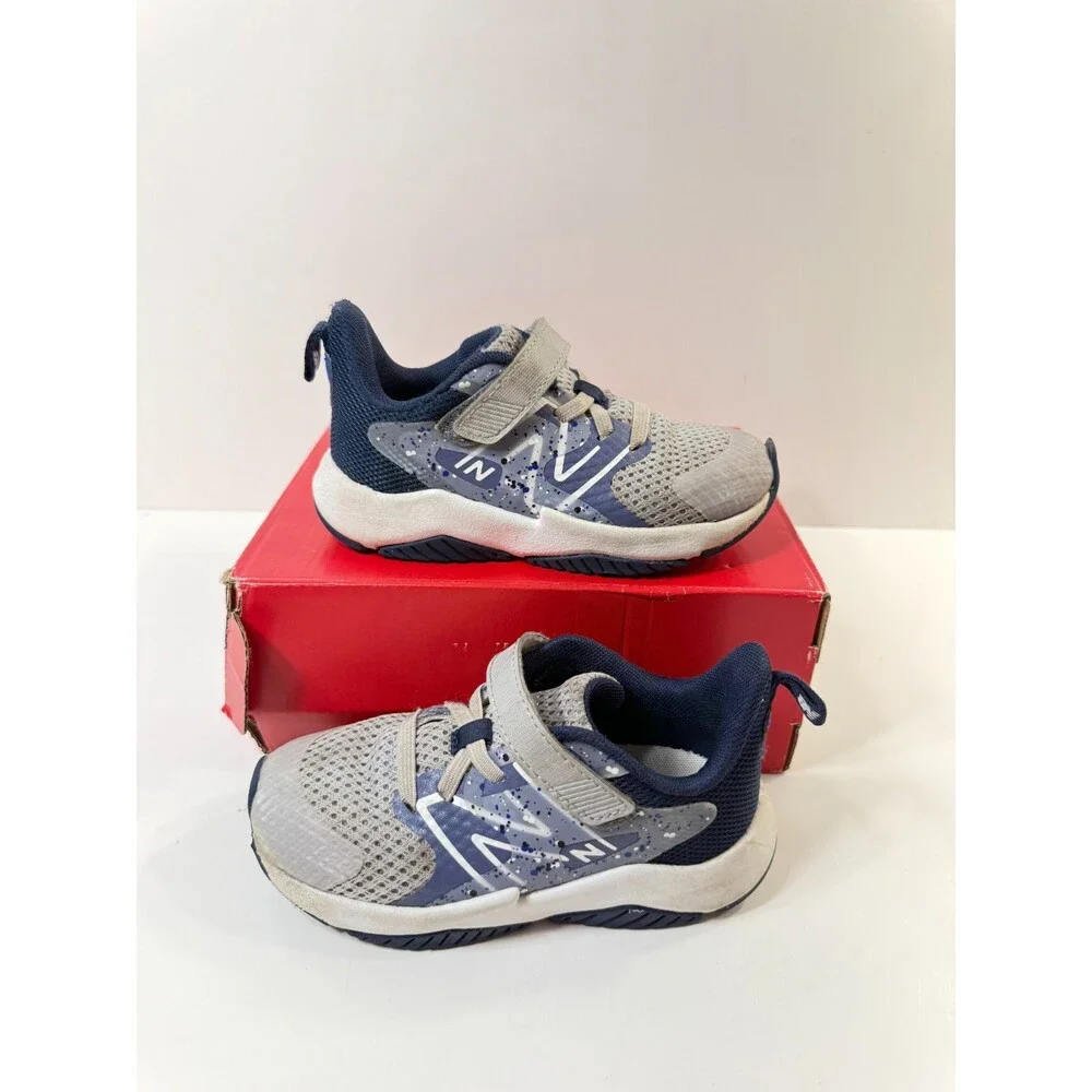 New Balance Rave Run V2 Hook and Loop Running Shoe, Black/White, 9.5 Toddlers